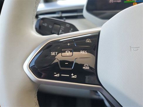 New 2025 Volkswagen ID. Buzz Pro S Plus image 24