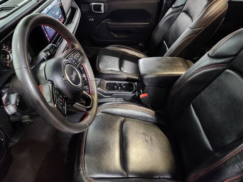 Used 2024 Jeep Wrangler Unlimited Rubicon w/ Safety Group AWD/4WD image 31