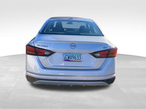 Used 2024 Nissan Altima 2.5 SV image 4