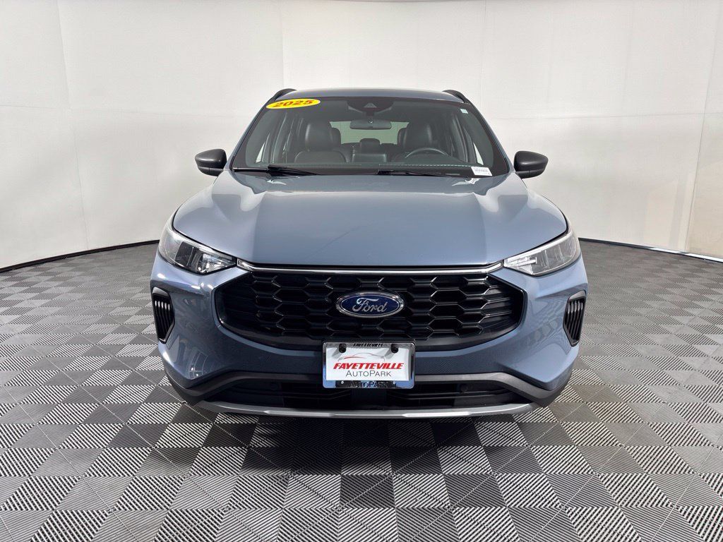 Used 2025 Ford Escape ST-Line FWD image 17