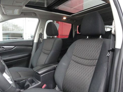 Used 2017 Nissan Rogue SV image 10