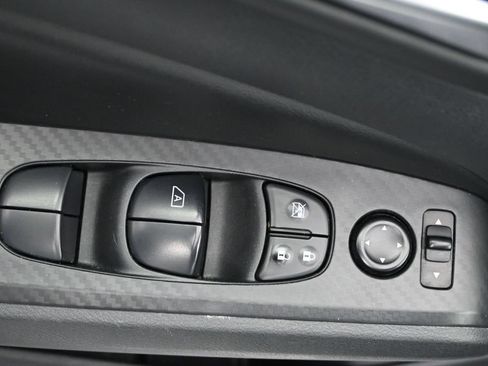 Used 2024 Nissan Altima 2.5 SV FWD image 15