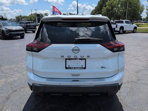 Used 2025 Nissan Rogue SL w/ Tech Package FWD image 6