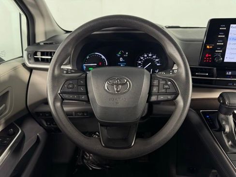 Used 2024 Toyota Sienna LE image 22