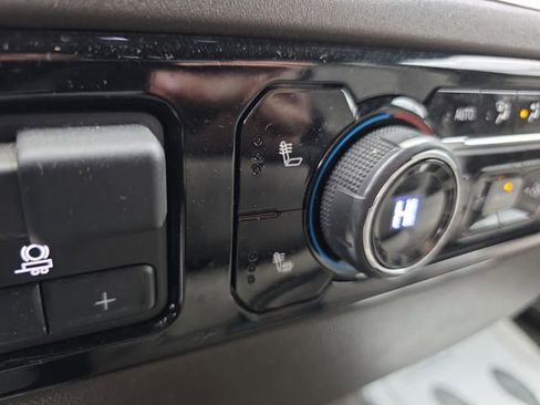 Used 2025 Chevrolet Silverado 1500 LT image 36