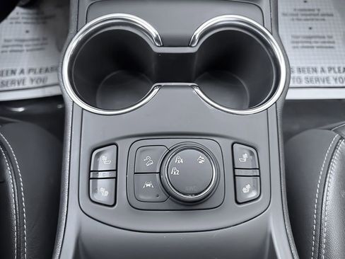 Used 2024 GMC Terrain SLT image 23