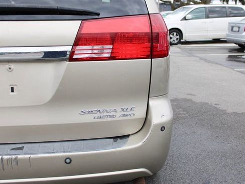 Used 2005 Toyota Sienna XLE image 38