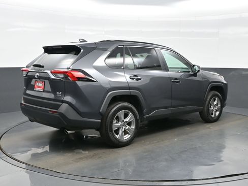 Used 2025 Toyota RAV4 XLE AWD/4WD image 6