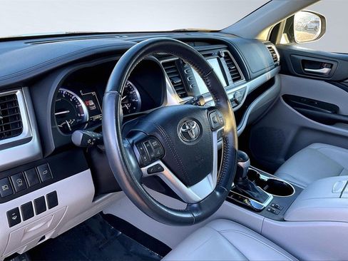 Used 2019 Toyota Highlander XLE image 14