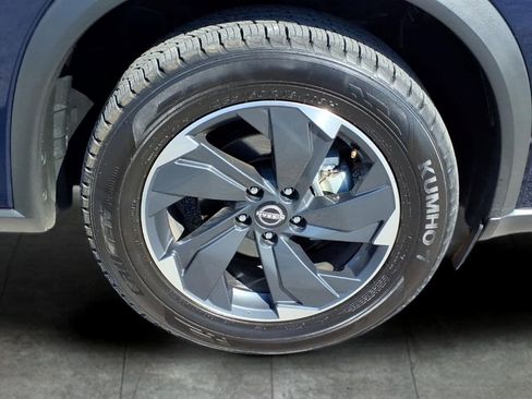 Used 2025 Nissan Rogue SV FWD image 17