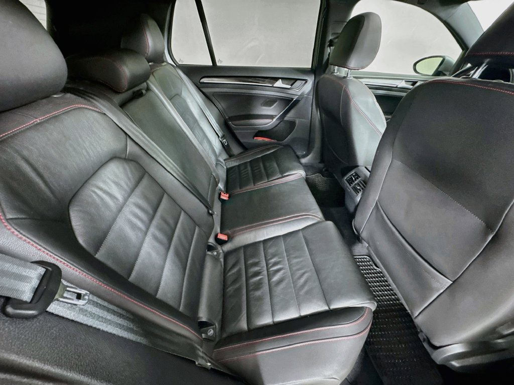 Used 2015 Volkswagen GTI SE FWD image 33