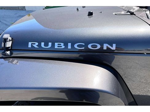 Used 2017 Jeep Wrangler Unlimited Rubicon w/ Connectivity Group AWD/4WD image 36