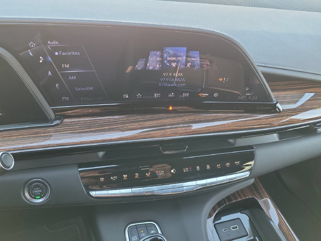 Used 2024 Cadillac Escalade Luxury RWD image 13
