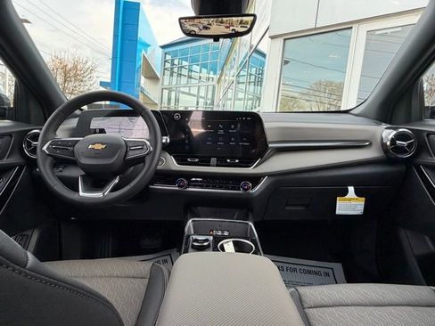 New 2026 Chevrolet Equinox LT w/ Convenience Package II AWD/4WD image 3