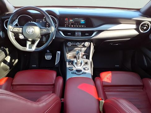 Used 2022 Alfa Romeo Stelvio Veloce image 12