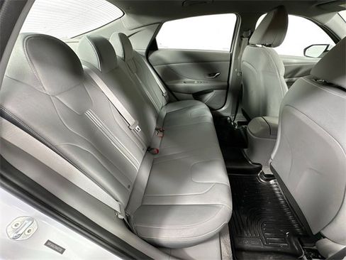 Used 2021 Hyundai Elantra SEL image 25