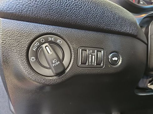 Used 2022 Dodge Challenger SXT w/ Driver Convenience Group RWD image 26