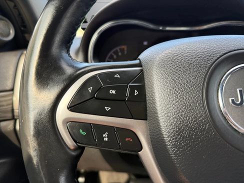 Used 2019 Jeep Grand Cherokee Altitude AWD/4WD image 27