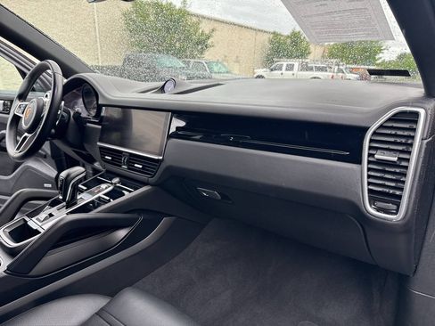 Used 2020 Porsche Cayenne E-Hybrid w/ Premium Plus Package AWD/4WD image 35