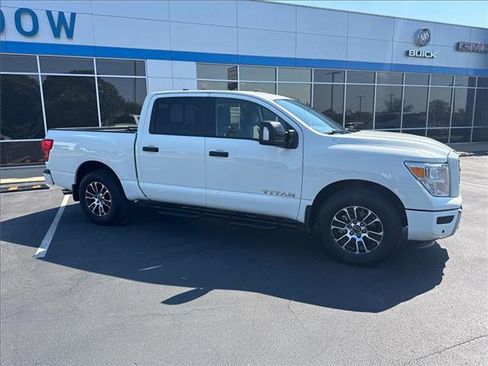 Used 2024 Nissan Titan SV w/ SV Convenience Package image 5