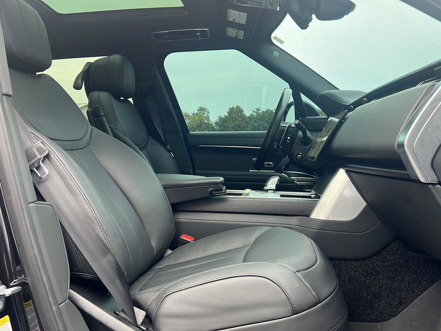 Certified 2026 Land Rover Range Rover SE AWD/4WD image 23