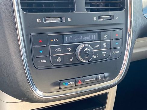 Used 2015 Chrysler Town & Country Touring w/ Driver Convenience Group FWD image 13