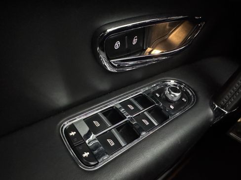 Used 2020 Bentley Bentayga V8 image 12