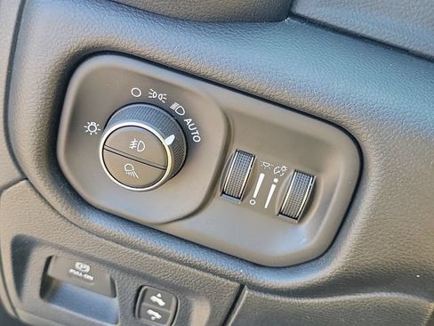 Used 2020 RAM 1500 Laramie AWD/4WD image 8