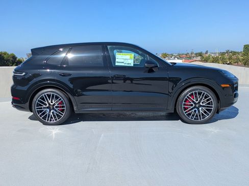 New 2025 Porsche Cayenne Turbo image 8