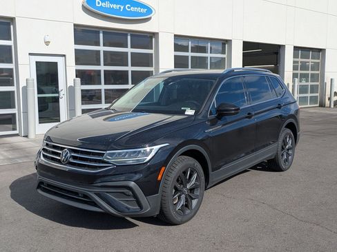 Used 2022 Volkswagen Tiguan SE AWD/4WD image 12