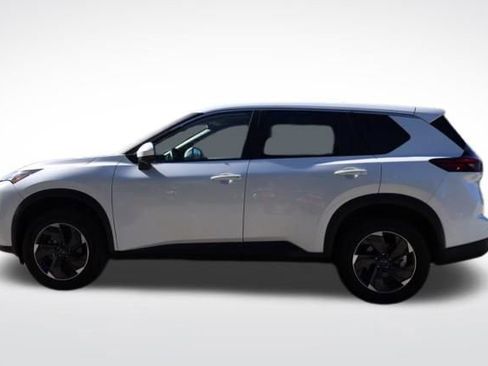 Used 2024 Nissan Rogue SV image 5