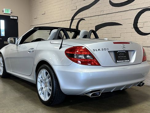 Used 2009 Mercedes-Benz SLK 300 image 9