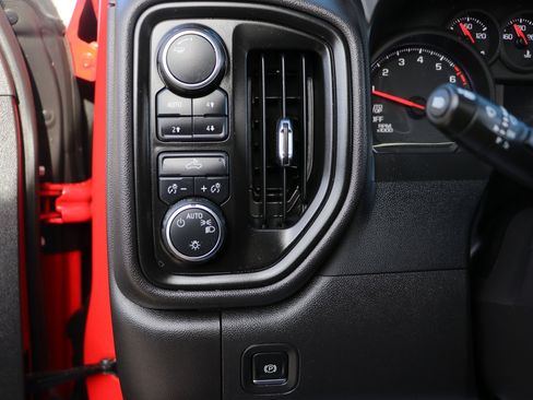 Used 2024 Chevrolet Silverado 1500 Custom Trail Boss w/ Turbomax Blackout Package image 12