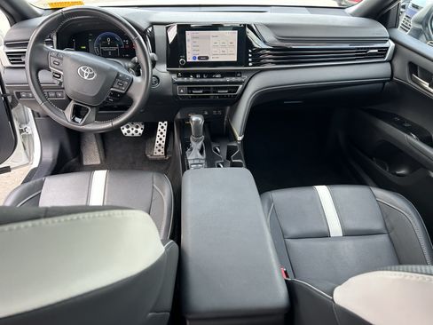 Used 2025 Toyota Camry SE FWD image 20