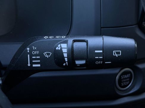 Used 2023 Nissan Pathfinder S image 24