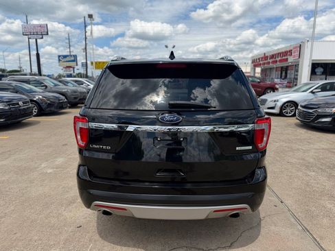Used 2017 Ford Explorer Limited w/ Equipment Group 301A FWD image 11