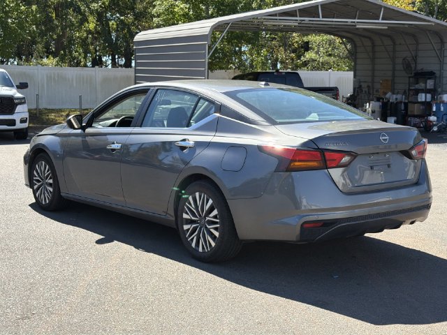 Used 2025 Nissan Altima 2.5 SV FWD image 3