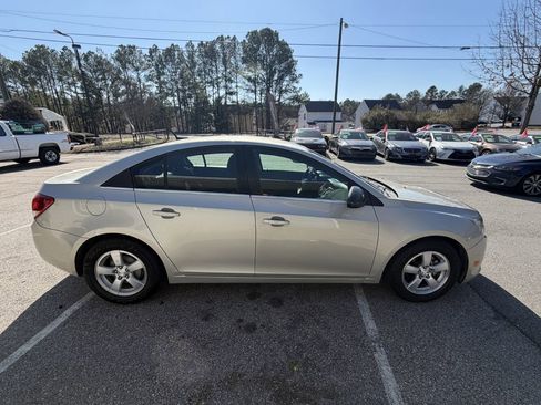 Used 2014 Chevrolet Cruze LT FWD image 4