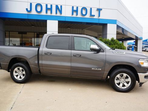 Used 2024 RAM 1500 Laramie AWD/4WD image 9