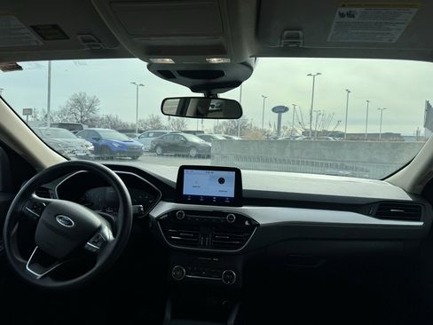 Used 2020 Ford Escape SE image 10