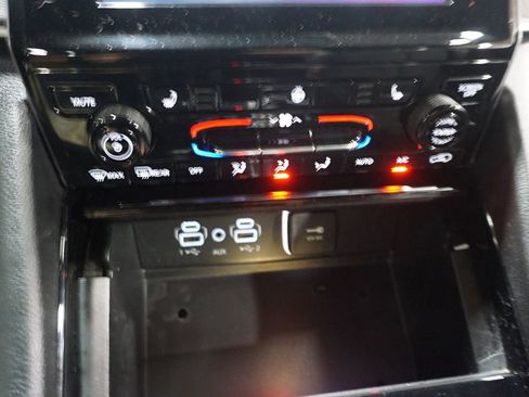 Used 2023 Jeep Grand Cherokee L Laredo image 13