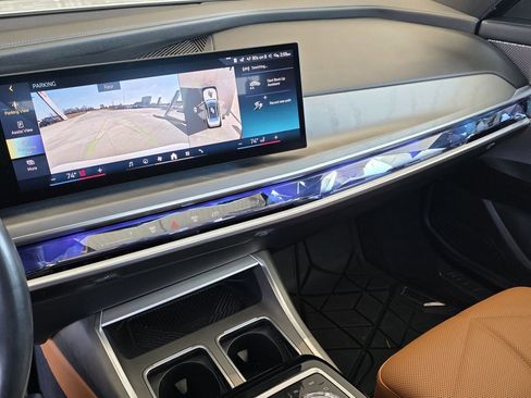 Used 2023 BMW 740i image 14