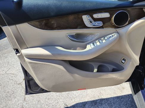 Used 2017 Mercedes-Benz GLC 300 image 27