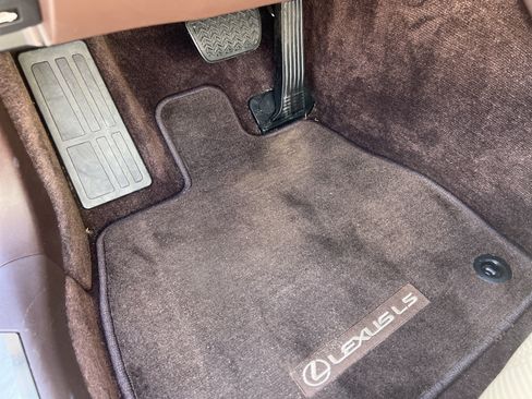 Used 2019 Lexus LS 500 RWD image 17