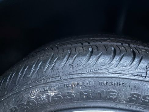 Used 2015 Nissan Versa SV image 16