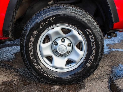 Used 2020 Toyota Tacoma SR image 7