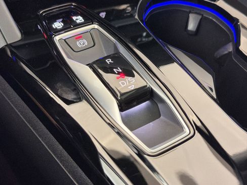 Used 2025 Audi Q5 Premium w/ Convenience Package image 18