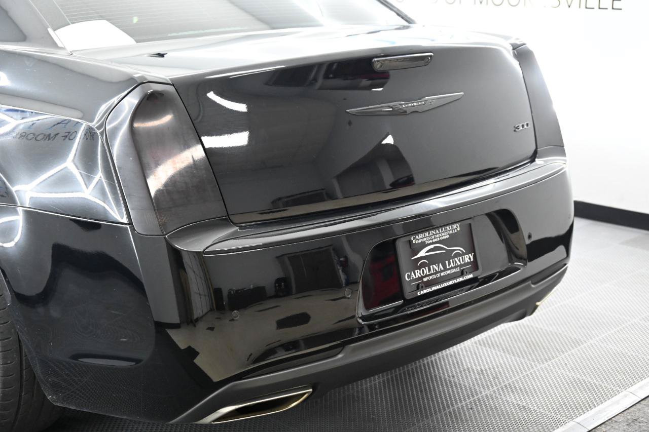 Used 2021 Chrysler 300 Touring L RWD image 10