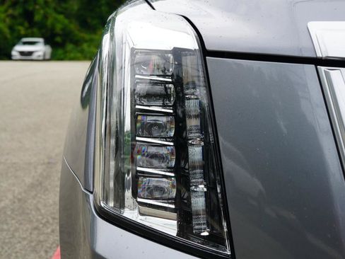 Used 2019 Cadillac Escalade ESV Luxury AWD/4WD image 29