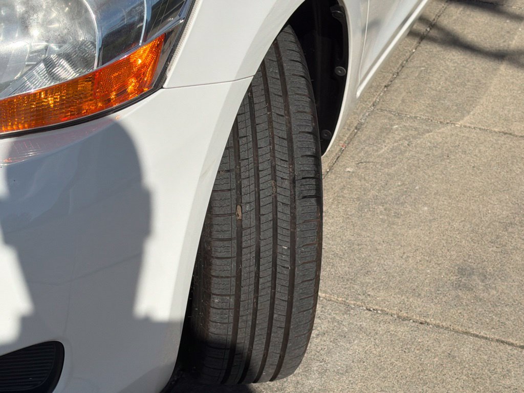 Used 2009 Toyota Yaris Sedan w/ Convenience Pkg FWD image 11